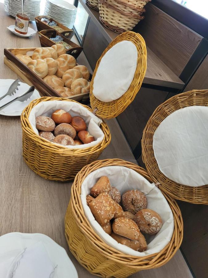 Wanderhotel Garni Cresta Schruns Kültér fotó